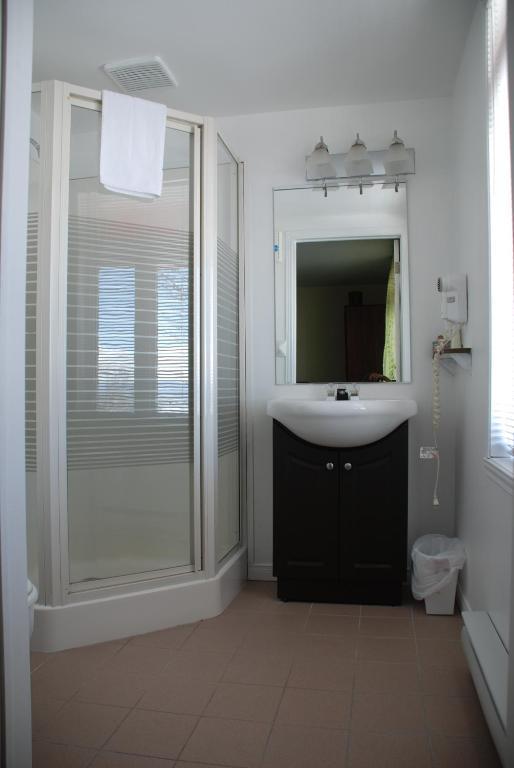 Auberge La Courtepointe Petite-Riviere-Saint-Francois Room photo