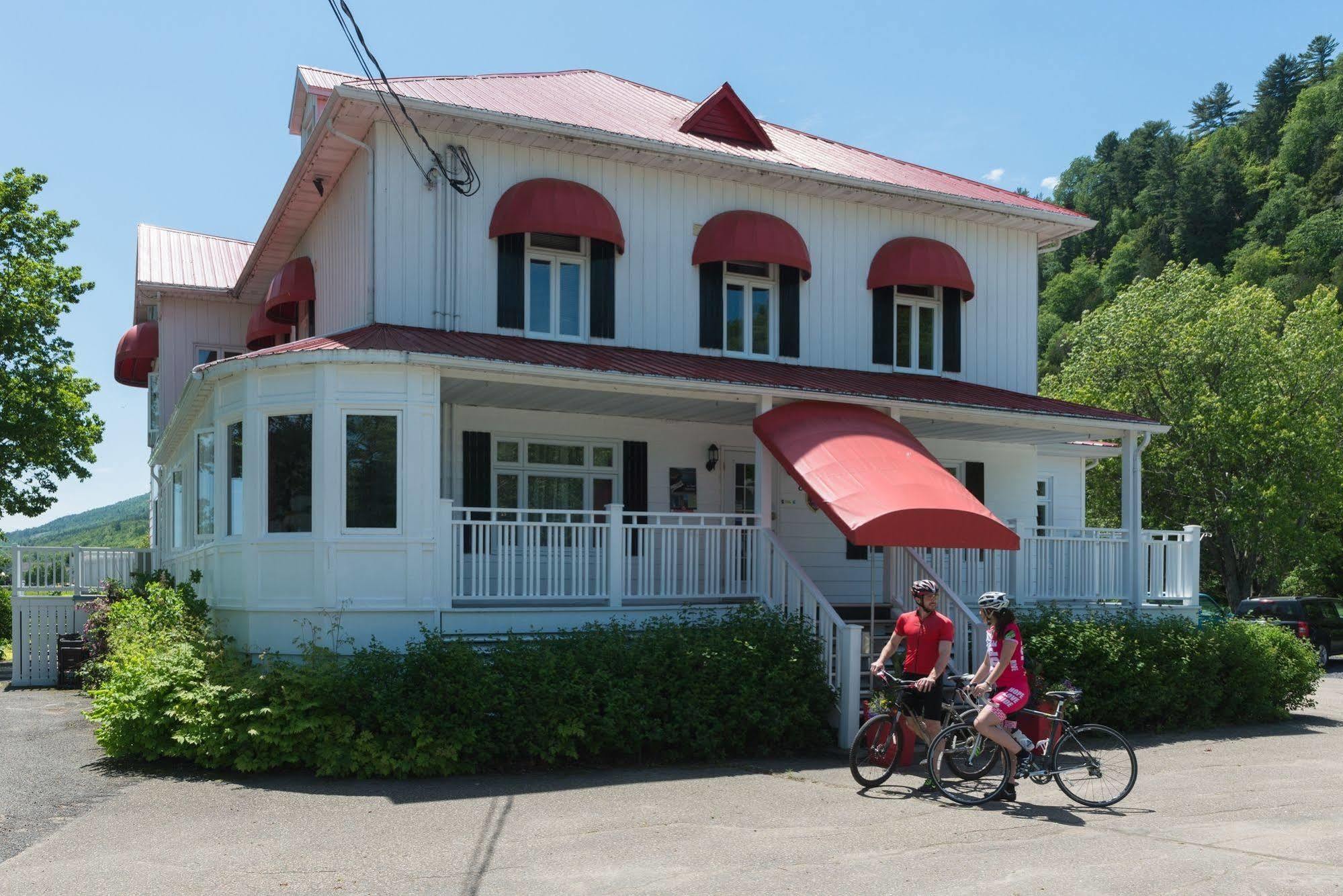 Auberge La Courtepointe Petite-Riviere-Saint-Francois Exterior photo