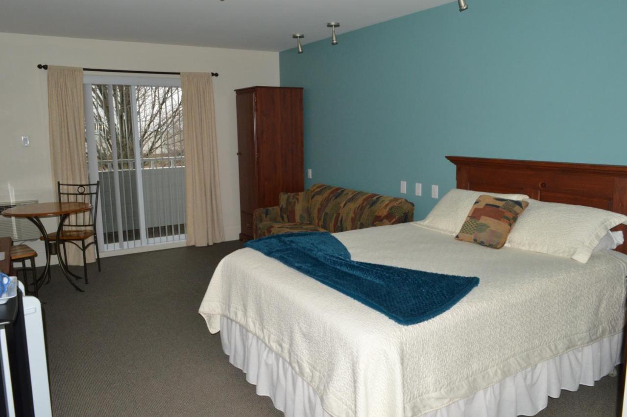 Auberge La Courtepointe Petite-Riviere-Saint-Francois Exterior photo