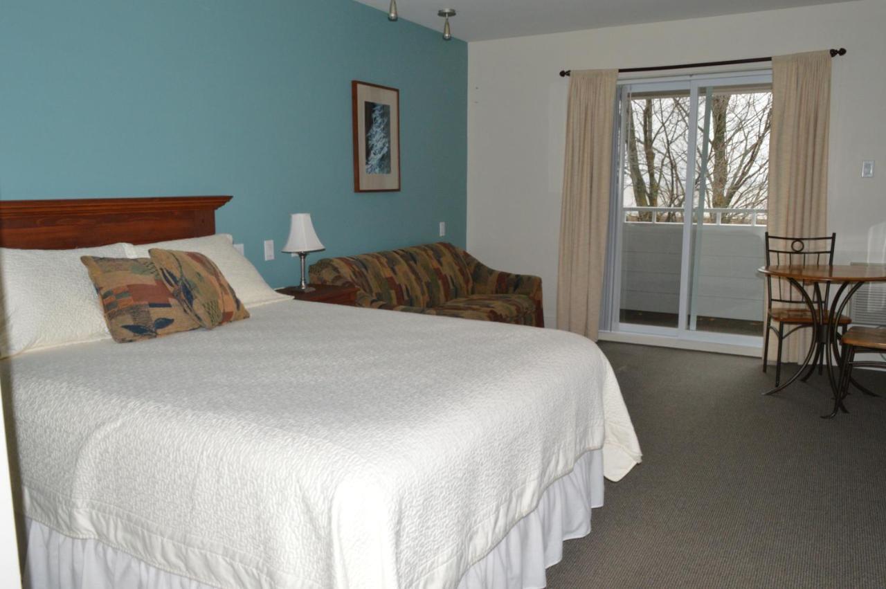 Auberge La Courtepointe Petite-Riviere-Saint-Francois Exterior photo